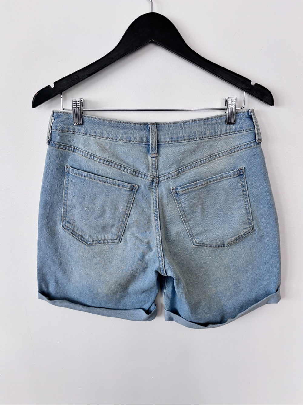 Old Navy Light Wash high rise WOW Denim Shorts sz 6 but fit big - Picture 2 of 4